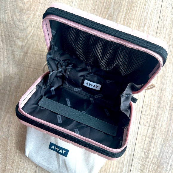Away Handbags - Away Travel Hard-sided Jewelry Case - Limited Edition